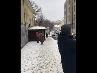 how snow is cleared from roofs in kitay-gorod