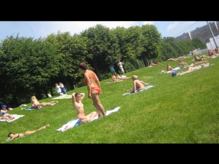 urban topless (mommy and daughter are sunbathing in the park)))